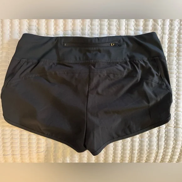 Lululemon speed up shorts - black, size 6, 4 inch inseam - Picture 2 of 8